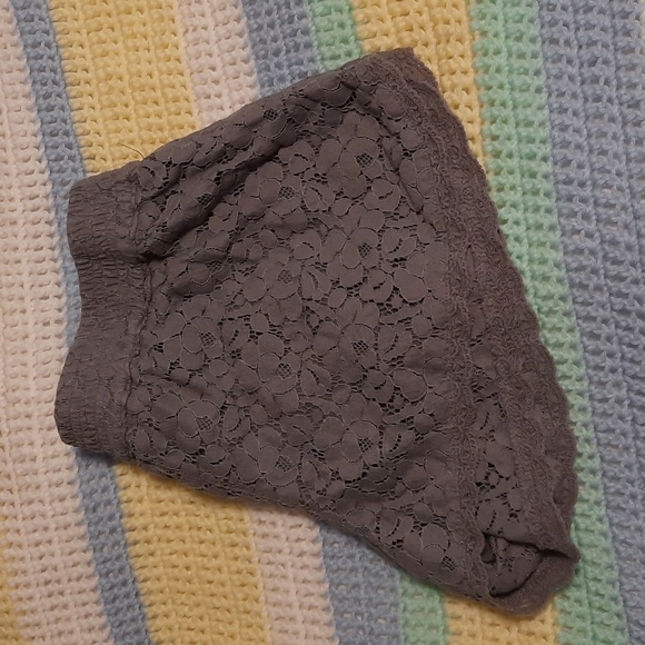 Grey lace tabula shorts - Picture 1 of 6
